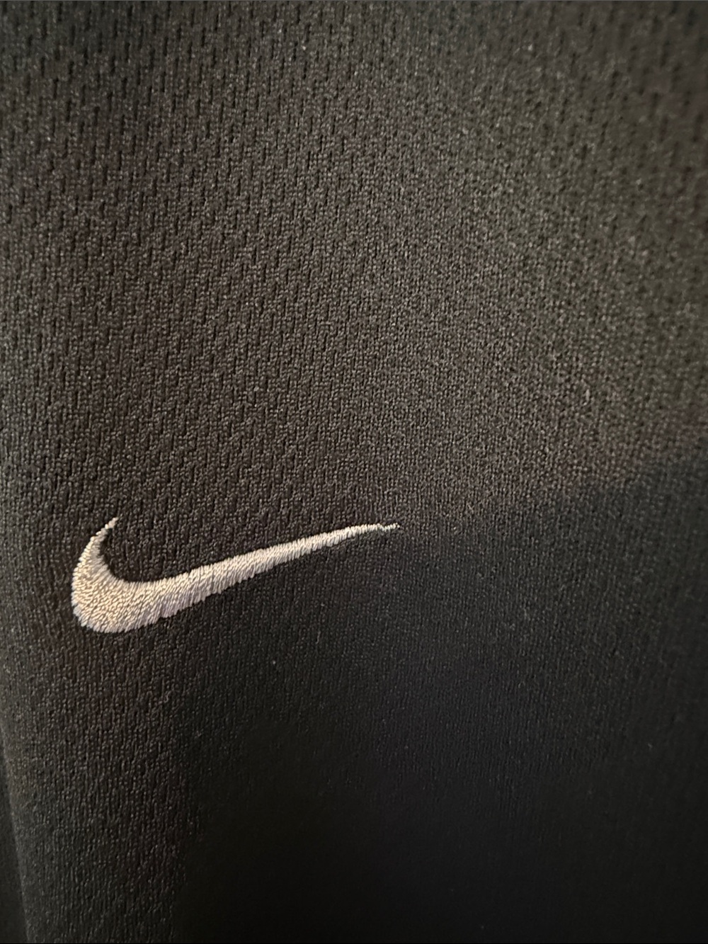 Nike Men’s Dark Gray Short-Sleeve Athletic Tee with Swoosh - Picture 4 of 7